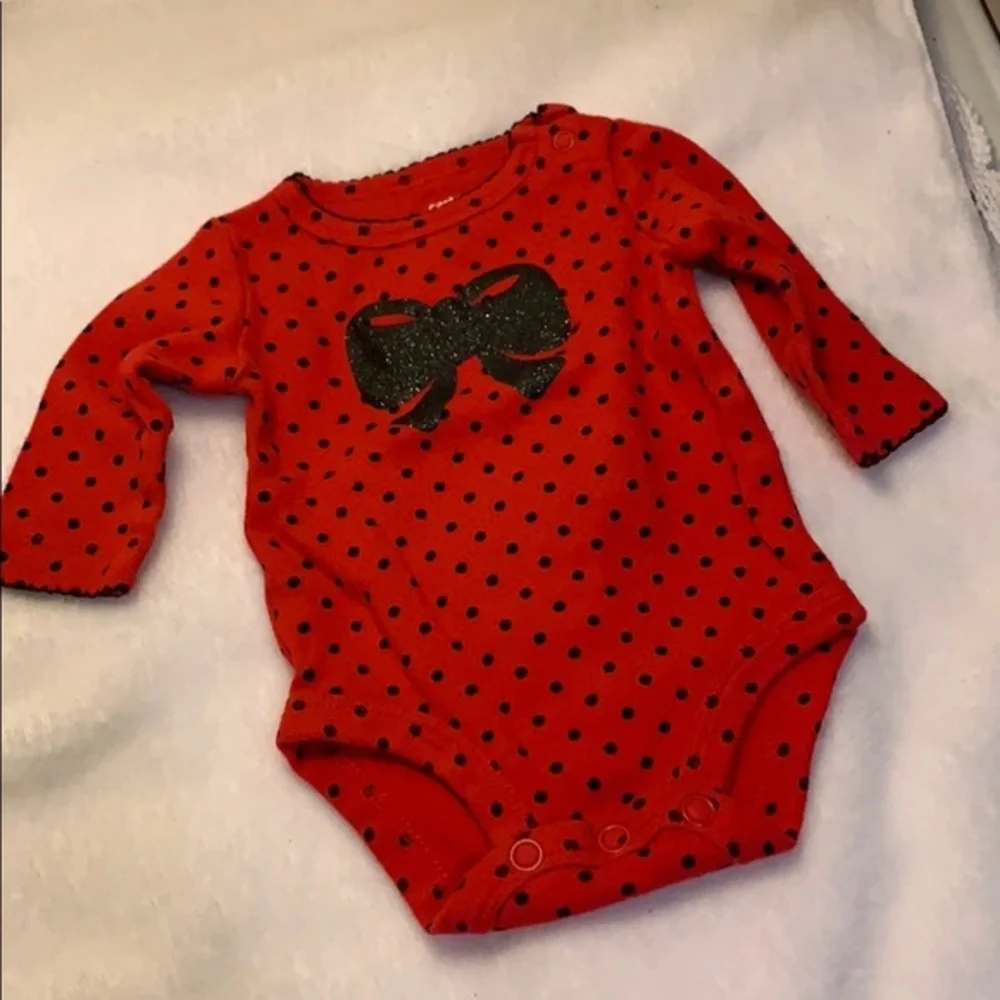 Carter’s Long Sleeved Onesie Pre Owned New Born